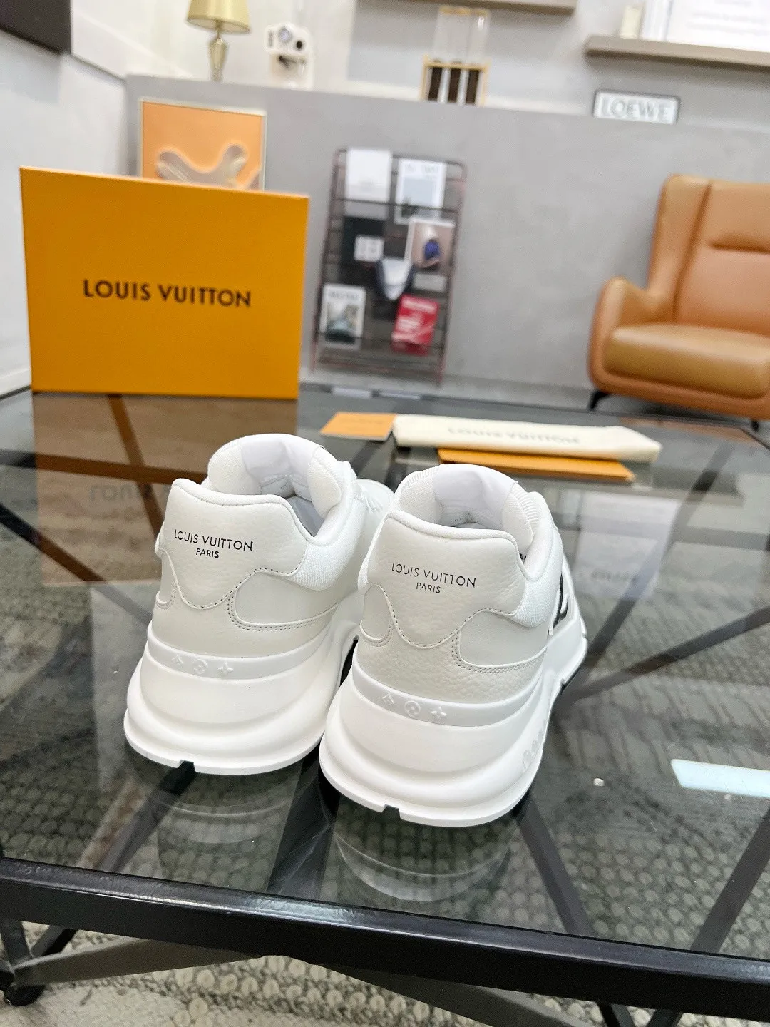 Factory price: 460💰Lv🔍Top purchasing agent🇮🇹 Road The most popular sports shoes for street men are available at the same counter. The uppers are imported cowhide fabrics from Italy, high-quality spliced colorful and complex handicrafts, imported comfortable mesh linings, soles: original soles specially provided by the original factory, T men's men's shoes 💰U foam exclusive movable molded soles are super comfortable, original factory and single goods, 🔍🔍high quality, you can enter and exit the counter at will, welcome to compare, code number 38-44, (45 customized)